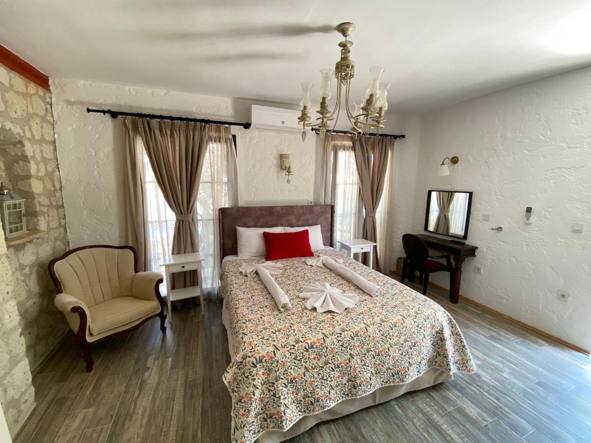 Alacati Albatross Hotel ภายนอก รูปภาพ
