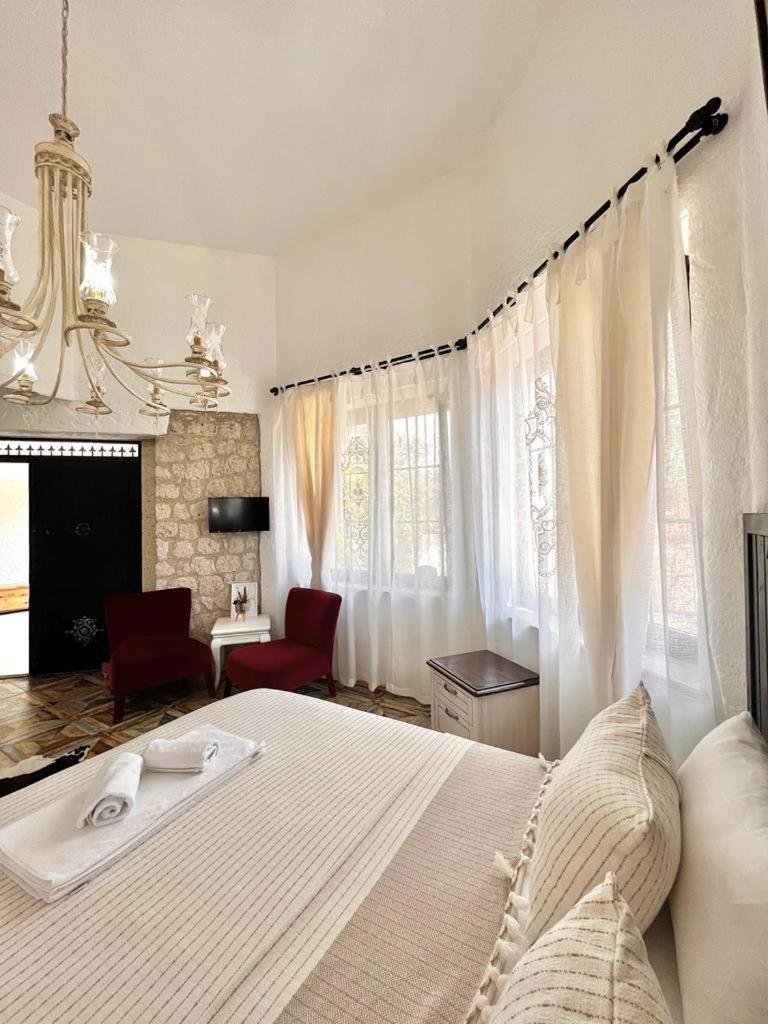 Alacati Albatross Hotel ภายนอก รูปภาพ