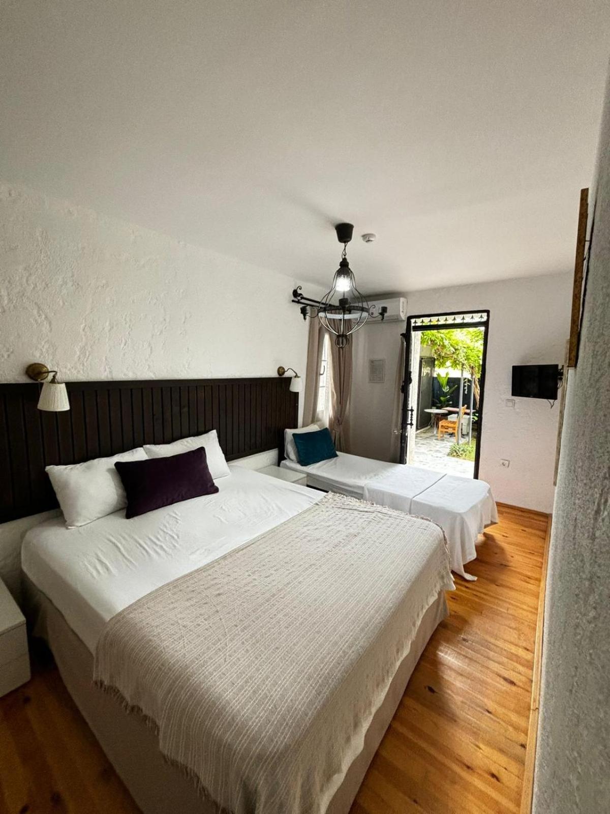 Alacati Albatross Hotel ภายนอก รูปภาพ